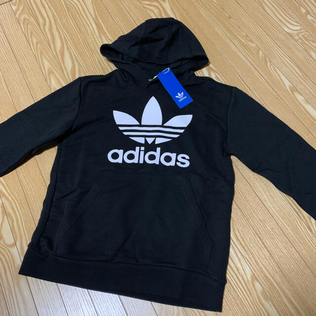 adidas 黒トレーナー