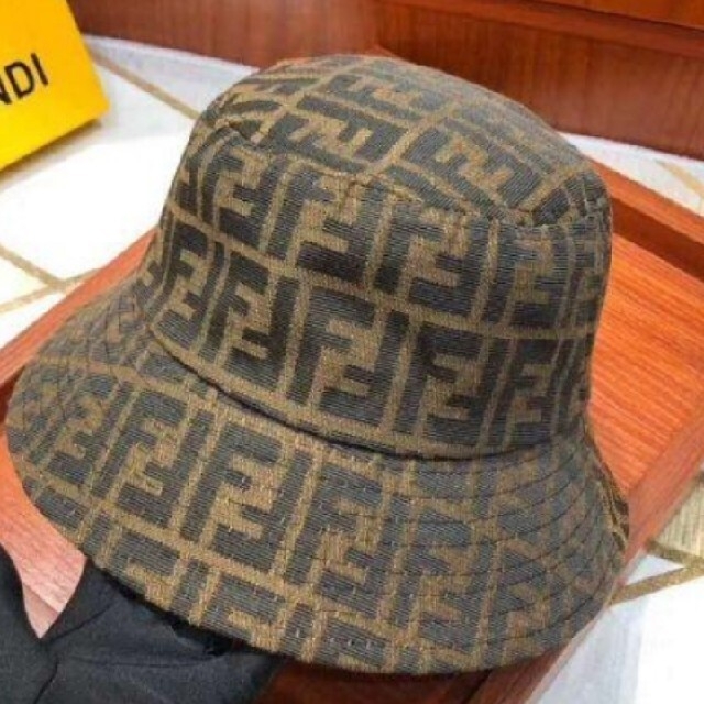 FENDI(フェンディ)の[FENDIフェンディ]　バケットハット　帽子 レディースの帽子(ニット帽/ビーニー)の商品写真