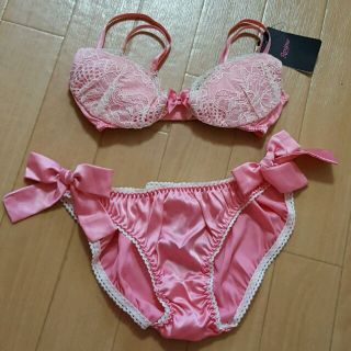 ラヴィジュール(Ravijour)のB65-70Raviピンクブラ＆ショーツ(ブラ&ショーツセット)