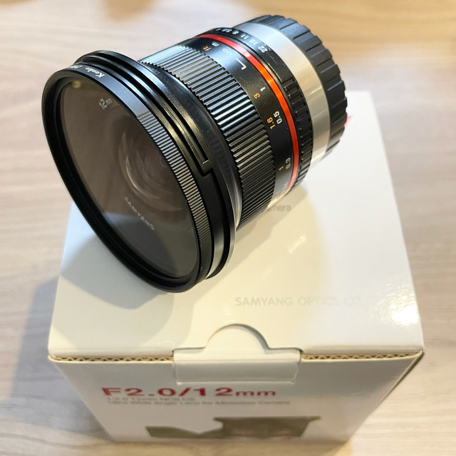 富士フイルム(フジフイルム)の美品｜SAMYANG サムヤン 12mm F2.0 Xマウント FUJIFILM スマホ/家電/カメラのカメラ(レンズ(単焦点))の商品写真