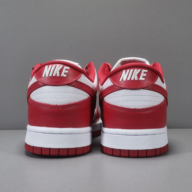 NIKE(ナイキ)のNike Dunk Low SP University Red メンズの靴/シューズ(スニーカー)の商品写真