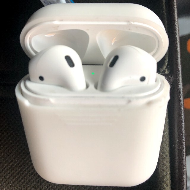 airpods 2 スマホ/家電/カメラのオーディオ機器(ヘッドフォン/イヤフォン)の商品写真