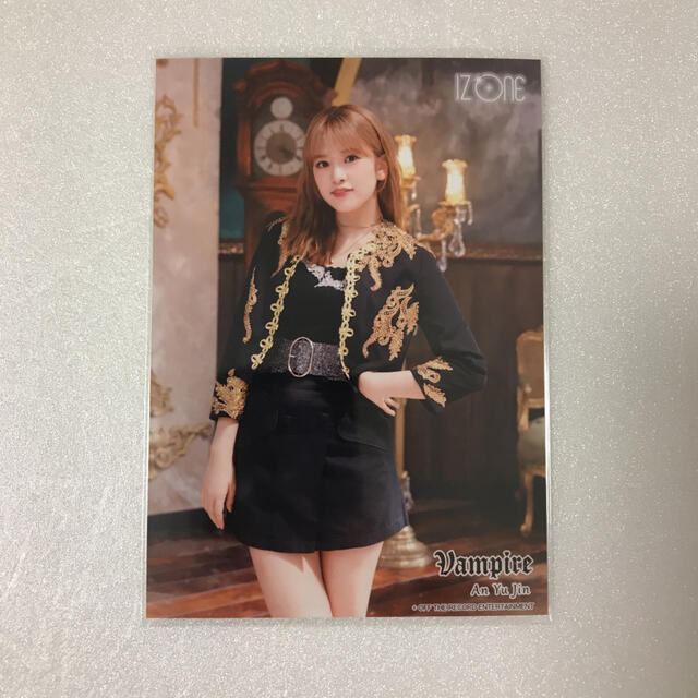 IZ*ONE ユジン Vampire 生写真 1種 黒衣装 ヒキ エンタメ/ホビーのタレントグッズ(アイドルグッズ)の商品写真