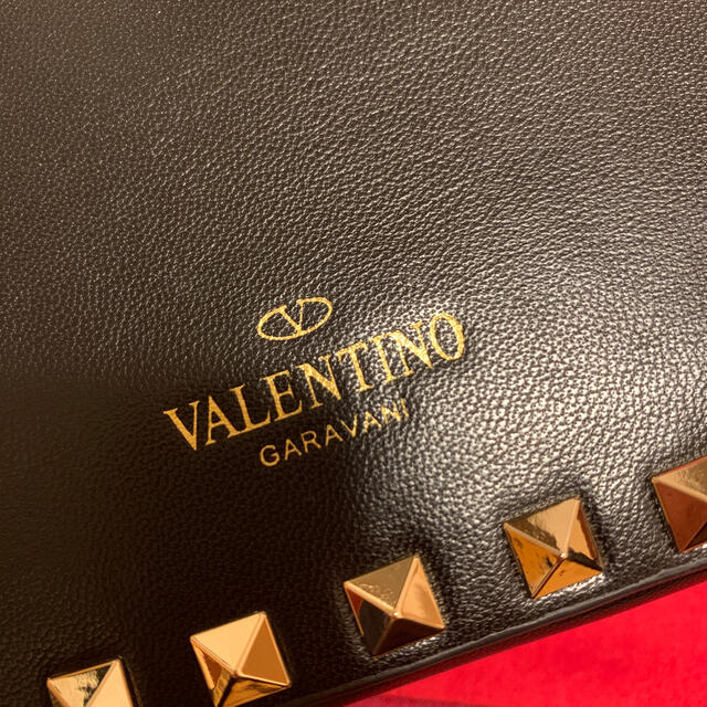 VALENTINO(ヴァレンティノ)のValentino バレンティノ　ロックスタッズショルダーバック レディースのバッグ(ショルダーバッグ)の商品写真