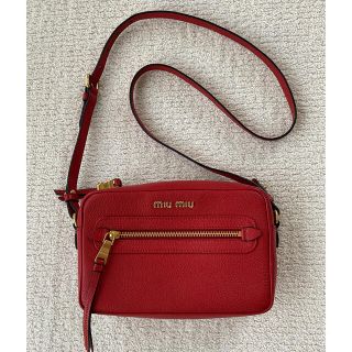 ミュウミュウ(miumiu)の【専用】miumiu ショルダーバッグ レッド(ショルダーバッグ)