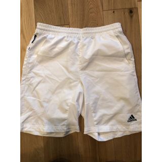 アディダス(adidas)のadidas ハーフパンツ　白　ホワイト　メンズ　Mサイズ(ショートパンツ)