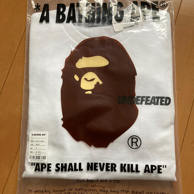 A BATHING APE(アベイシングエイプ)の【新品未使用】undefeated ape コラボロンT Sサイズ ホワイト メンズのトップス(Tシャツ/カットソー(七分/長袖))の商品写真