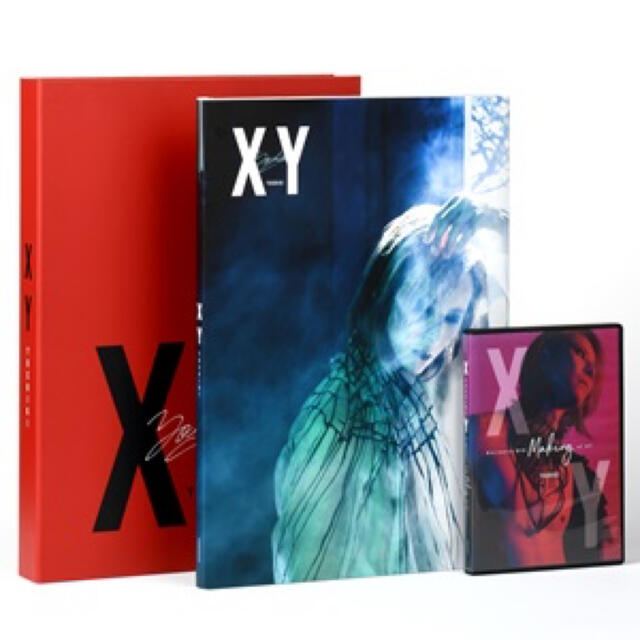 YOSHIKI 最新写真集XY 化粧箱、DVD付き