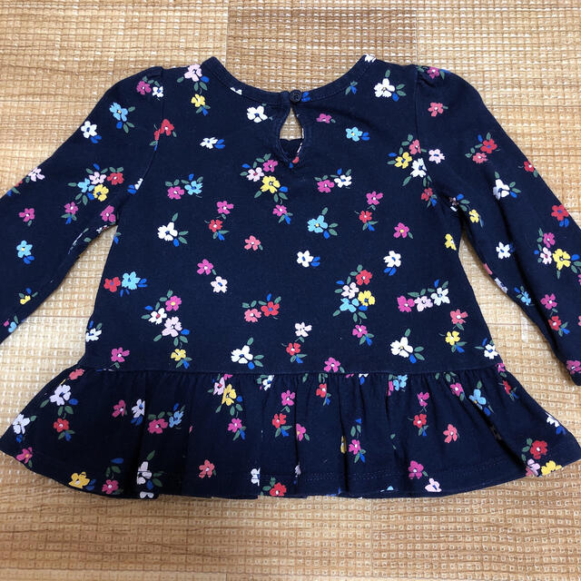 babyGAP(ベビーギャップ)のbabyGAP 花柄ペプラムトップス キッズ/ベビー/マタニティのベビー服(~85cm)(Ｔシャツ)の商品写真