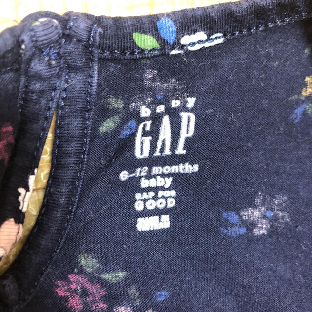 babyGAP(ベビーギャップ)のbabyGAP 花柄ペプラムトップス キッズ/ベビー/マタニティのベビー服(~85cm)(Ｔシャツ)の商品写真