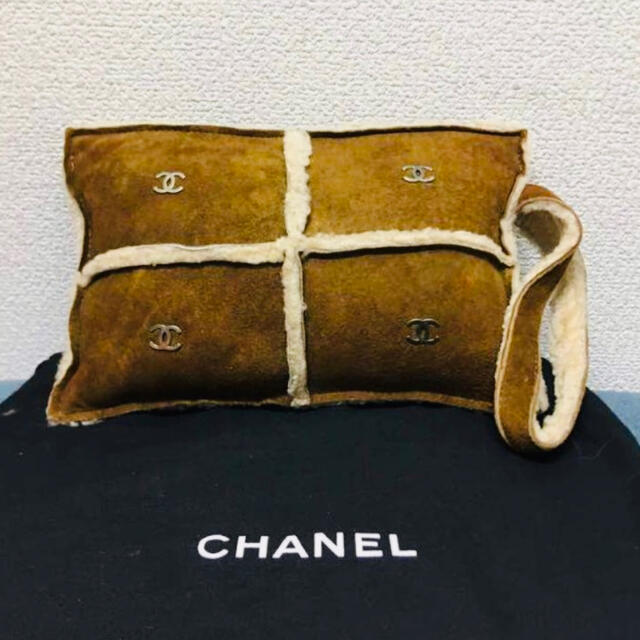 CHANEL ムートンバック　ポーチ　レア　新品未使用(^^)