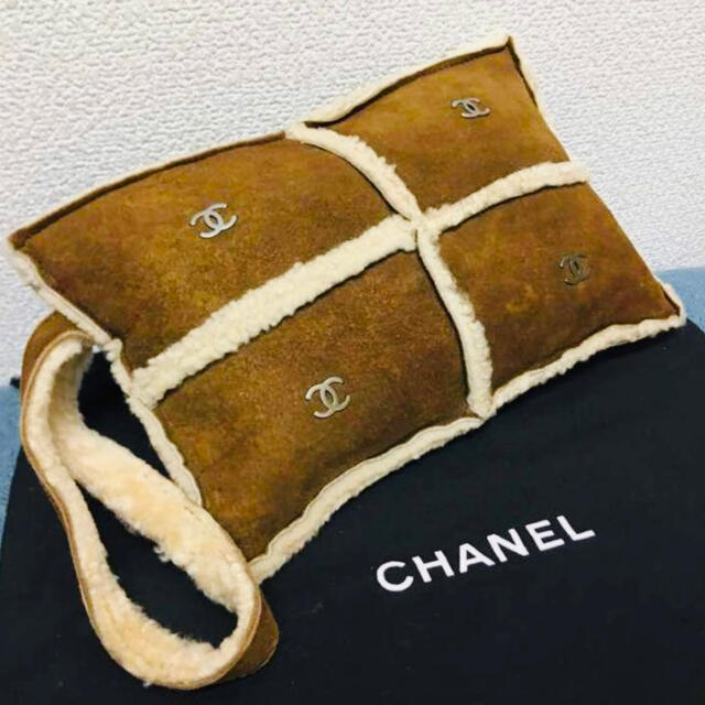 CHANEL ムートンバック　ポーチ　レア　新品未使用(^^)