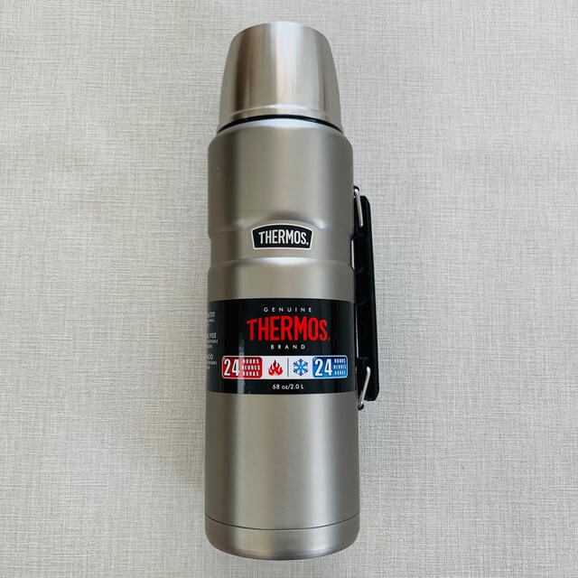 THERMOS(サーモス)の少し訳ありの新品！Thermos(サーモス) ステンレスボトル 2L シルバー インテリア/住まい/日用品のキッチン/食器(タンブラー)の商品写真