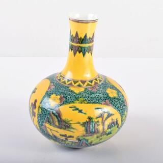 中国　世錦堂製　黄地粉彩　山水文　天球瓶　M　R3122