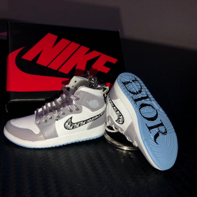 NIKE(ナイキ)のDIOR × NIKE Air Jordan スニーカー　ミニ　キーホルダー メンズのファッション小物(キーホルダー)の商品写真