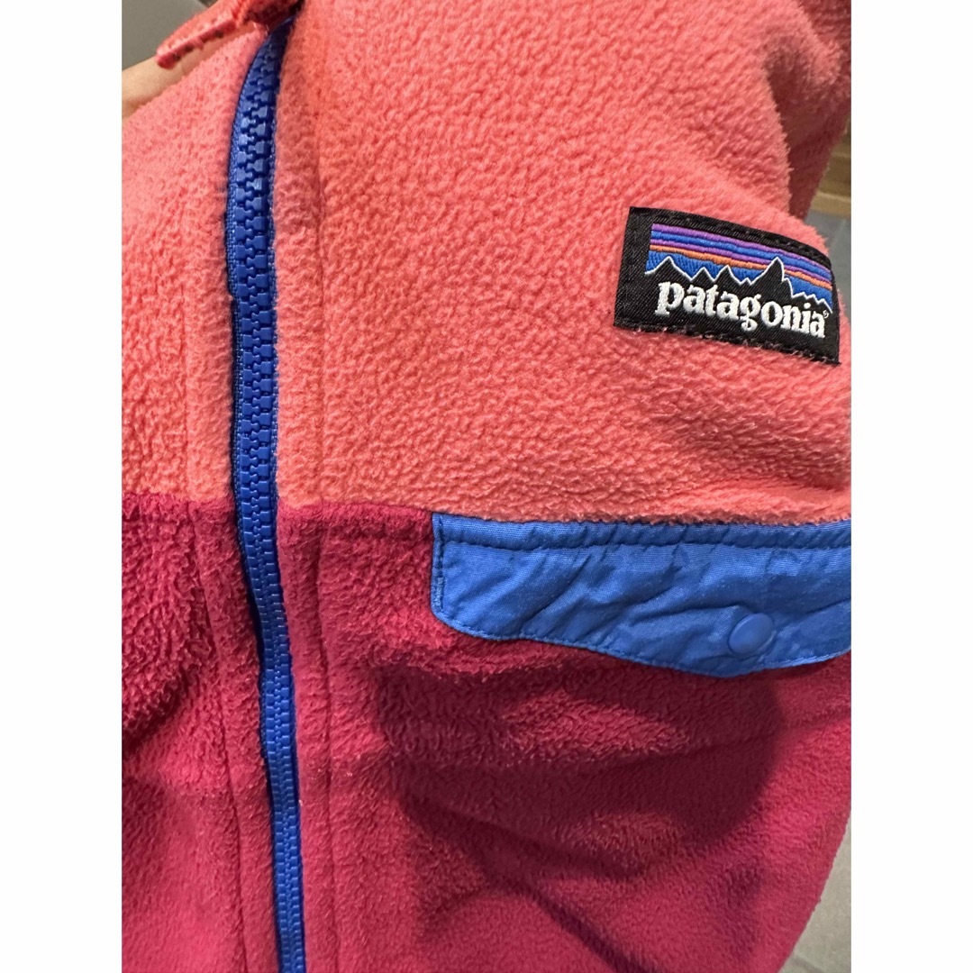 patagonia(パタゴニア)のPatagonia パタゴニア　パーカー　フリース　2T キッズ/ベビー/マタニティのキッズ服男の子用(90cm~)(ジャケット/上着)の商品写真