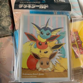 ポケモン(ポケモン)のデッキシールド くっつきなかよしイーブイたち 1個(カードサプライ/アクセサリ)