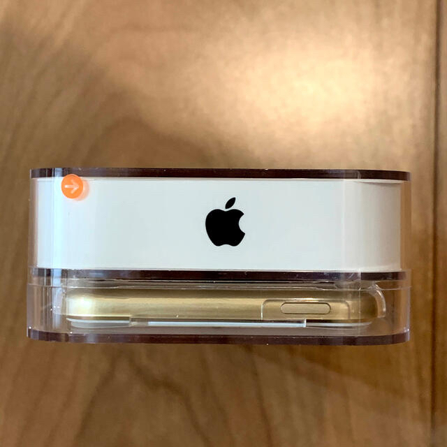 Apple(アップル)の第6世代 iPod touch 32GB Gold（MKHT2JA）Apple スマホ/家電/カメラのオーディオ機器(ポータブルプレーヤー)の商品写真