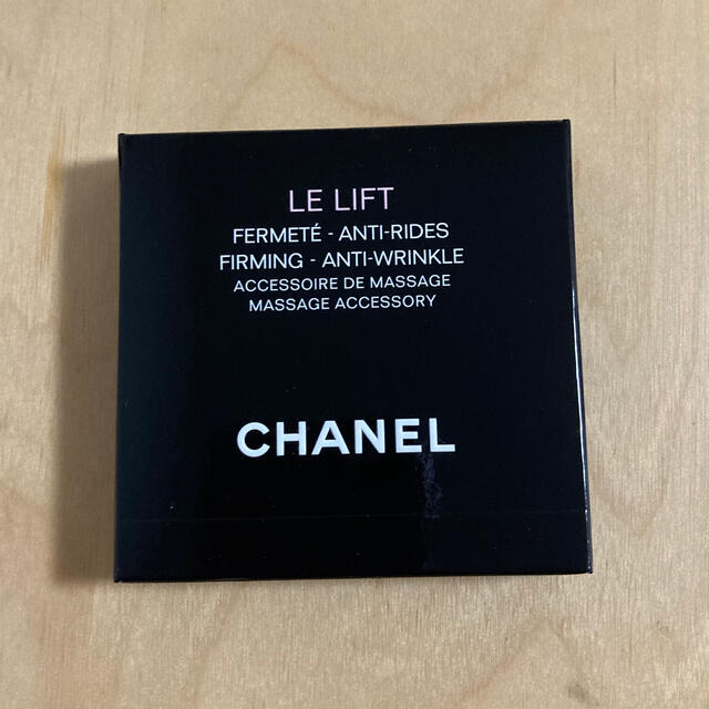 CHANEL(シャネル)のシャネル　アクセソワールドゥマッサージュ V かっさ コスメ/美容のスキンケア/基礎化粧品(フェイスローラー/小物)の商品写真