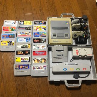 ニンテンドウ(任天堂)のスーパーファミコン(家庭用ゲーム機本体)