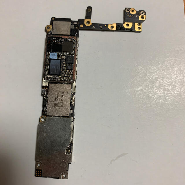 iPhone6 ロジックボード　ジャンク品 スマホ/家電/カメラのPC/タブレット(PCパーツ)の商品写真