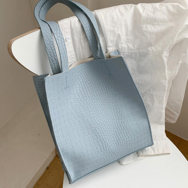 今季 アニマル柄 トートバック バッグ ブルー シンプル 軽量 レディースのバッグ(トートバッグ)の商品写真