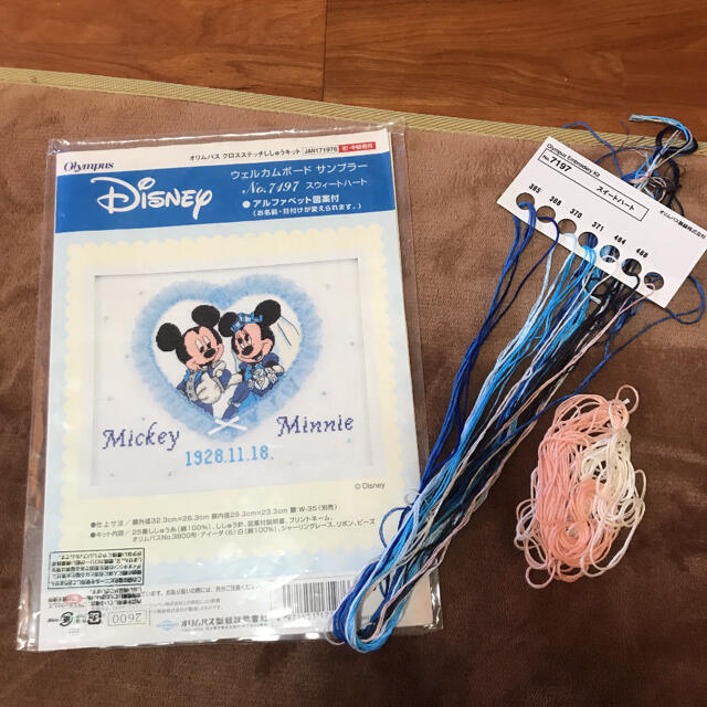 Disney(ディズニー)のオリムパス　ウェルカムボード　ミッキー　ミニー　ディズニー　刺繍 インテリア/住まい/日用品のインテリア小物(ウェルカムボード)の商品写真