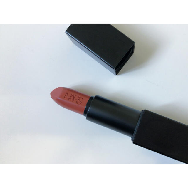 NARS(ナーズ)のNARS オーディシャスリップスティック9461 コスメ/美容のベースメイク/化粧品(口紅)の商品写真