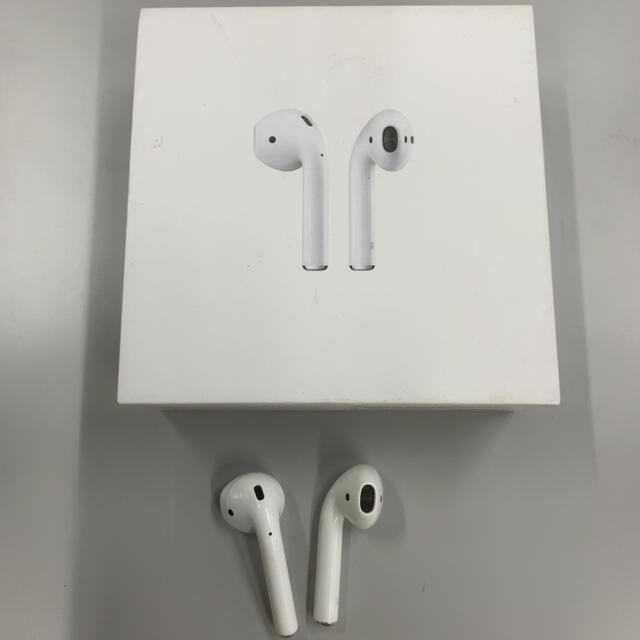 Apple(アップル)の専用　　Air Pods 2世代　イヤホンのみ　　　 エンタメ/ホビーのおもちゃ/ぬいぐるみ(キャラクターグッズ)の商品写真