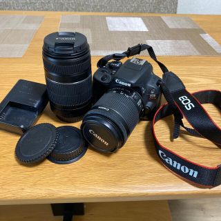 キヤノン(Canon)の【美品】Canon EOS KISS X7 Wズームキット(デジタル一眼)