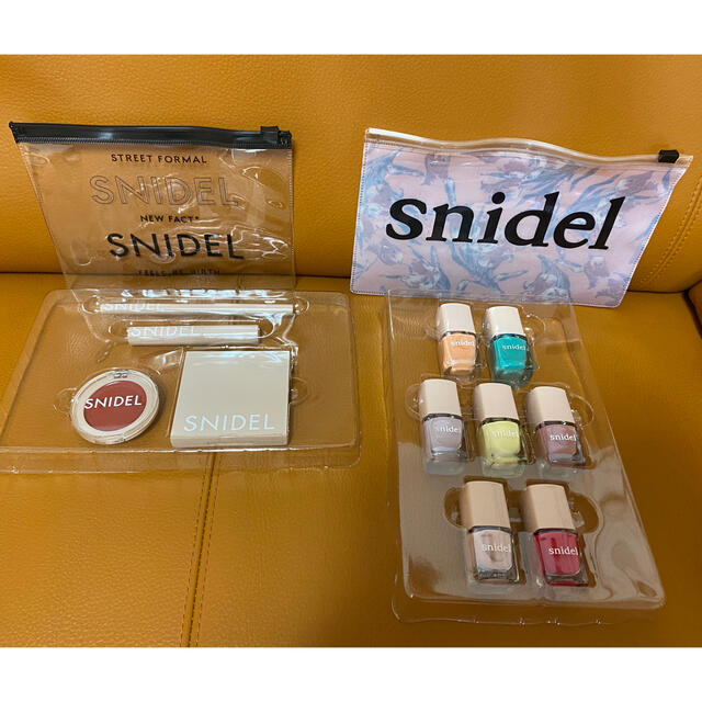 SNIDEL(スナイデル)の【値下げ❣️新品未使用✨】スナイデル付録、クリアファイル付きネイル&秋色コスメ コスメ/美容のネイル(マニキュア)の商品写真