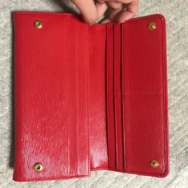 PRADA☆赤い長財布