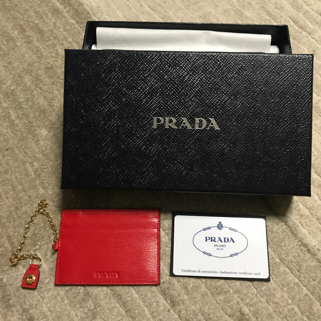 PRADA☆赤い長財布