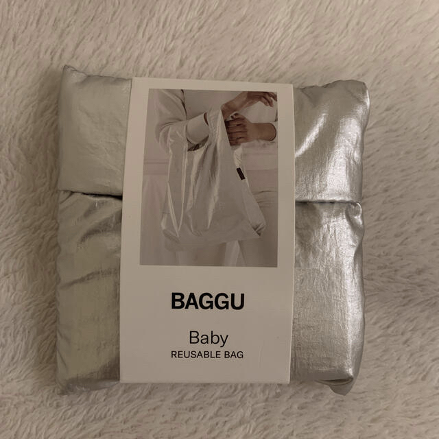 BEAMS(ビームス)の週末お値下げ☆BAGGU ☆baby メタリックシルバー レディースのバッグ(エコバッグ)の商品写真