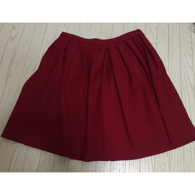 UNIQLO(ユニクロ)の新品】ユニクロ スカート  赤レッド Lサイズ レディースのスカート(ひざ丈スカート)の商品写真