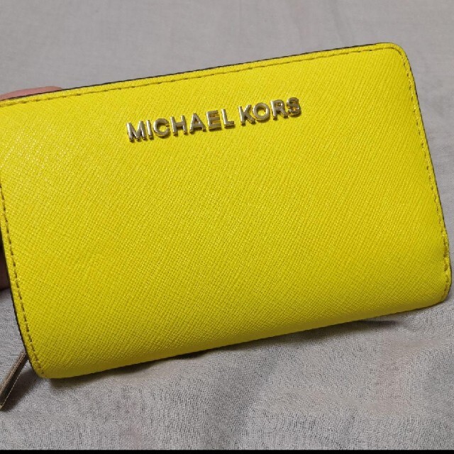 新品☆MICHAEL KORS イエロー レザー 折り財布