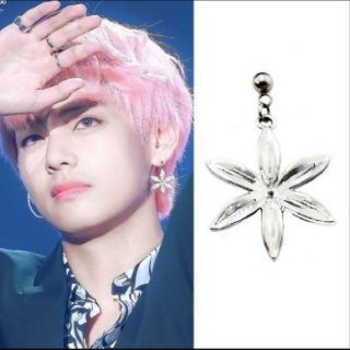 BTS ピアス イヤリング 両耳セット テテ 韓国 韓流アクセサリー フラワー(ピアス(両耳用))