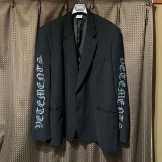 VETEMENTS  GOTHIC LOGO TAILORED JACKET(テーラードジャケット)