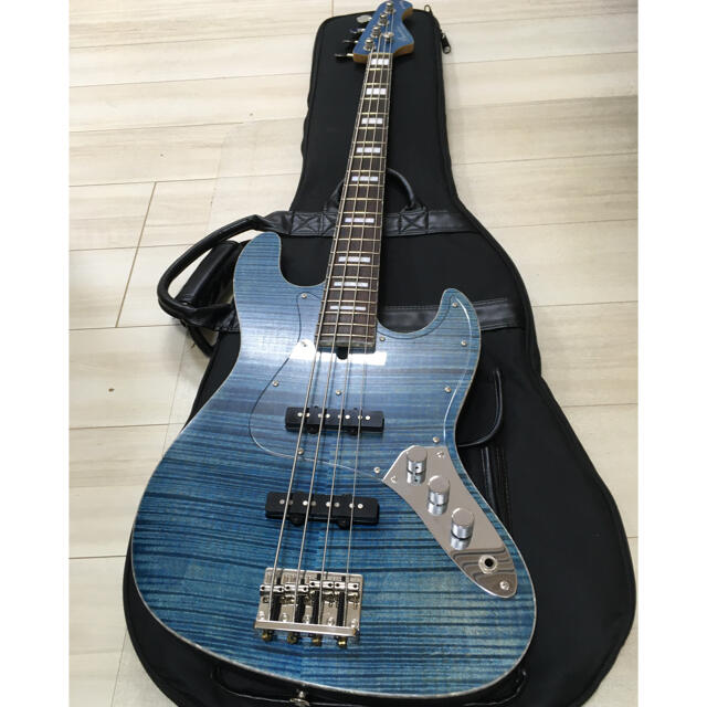 Fender(フェンダー)のBacchus WL4-FM CUSTOM R BLU OIL 楽器のベース(エレキベース)の商品写真