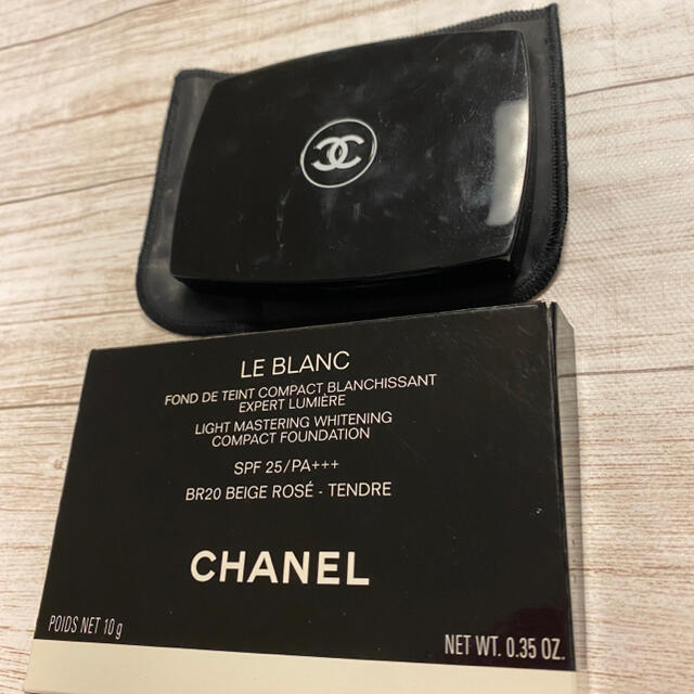 CHANEL(シャネル)の【CHANEL】シャネル ファンデーションケース　黒 コスメ/美容のベースメイク/化粧品(ファンデーション)の商品写真