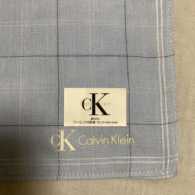 Calvin Klein(カルバンクライン)のカルバンクライン　ハンカチ　水色　未使用やや難あり メンズのファッション小物(ハンカチ/ポケットチーフ)の商品写真
