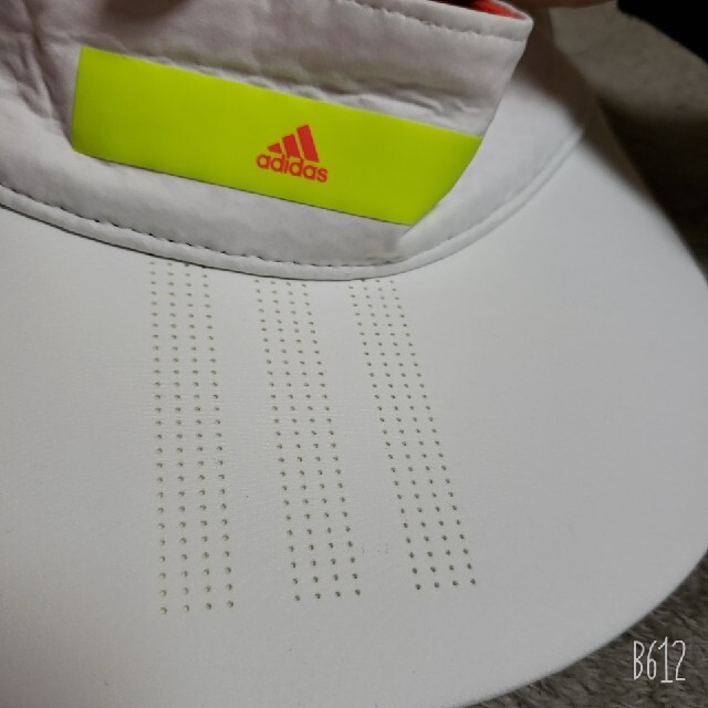 adidas(アディダス)の専用です★　　　新品未使用★adidas★サンバイザー スポーツ/アウトドアのゴルフ(その他)の商品写真