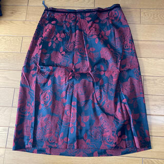 イエーガー(JAEGER)のレディース　薔薇模様のスカート　(ひざ丈スカート)