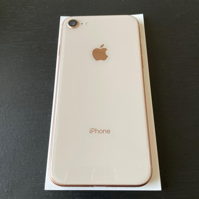 iPhone(アイフォーン)のiPhone8 64G ゴールド SIMフリー スマホ/家電/カメラのスマートフォン/携帯電話(スマートフォン本体)の商品写真
