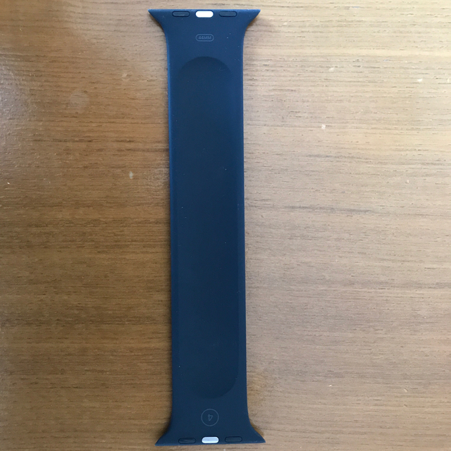Apple Watch(アップルウォッチ)のアップルウォッチ44mm用　シリコーンソロループバンド純正品　サイズ4 ブラック スマホ/家電/カメラのスマホアクセサリー(その他)の商品写真