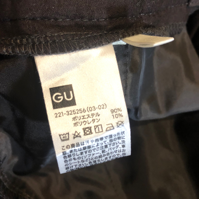 GU(ジーユー)のGU ブラウン　センタープレス パンツ レディースのパンツ(カジュアルパンツ)の商品写真