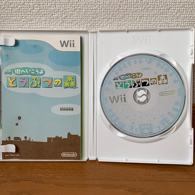 Wii(ウィー)の街へいこうよ どうぶつの森 Wii エンタメ/ホビーのゲームソフト/ゲーム機本体(家庭用ゲームソフト)の商品写真