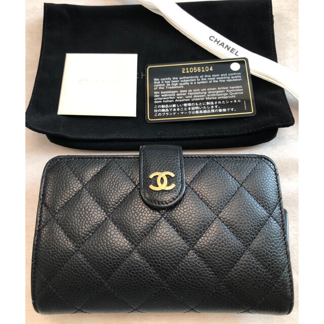 CHANEL(シャネル)のシャネル　財布　ブラック　カードポケット　10枚　ジップ　キャビア　スキン　中古 レディースのファッション小物(財布)の商品写真