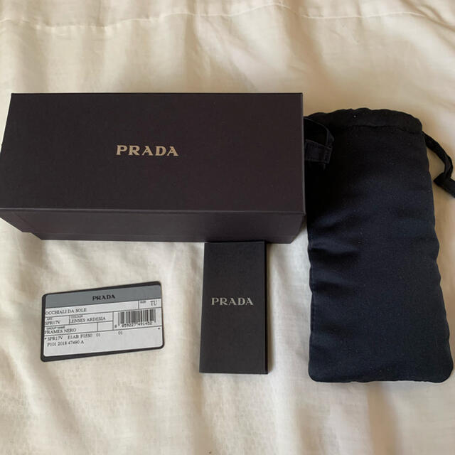 PRADA(プラダ)の新品　【プラダ】　サングラス　SPR17V  黒 レディースのファッション小物(サングラス/メガネ)の商品写真