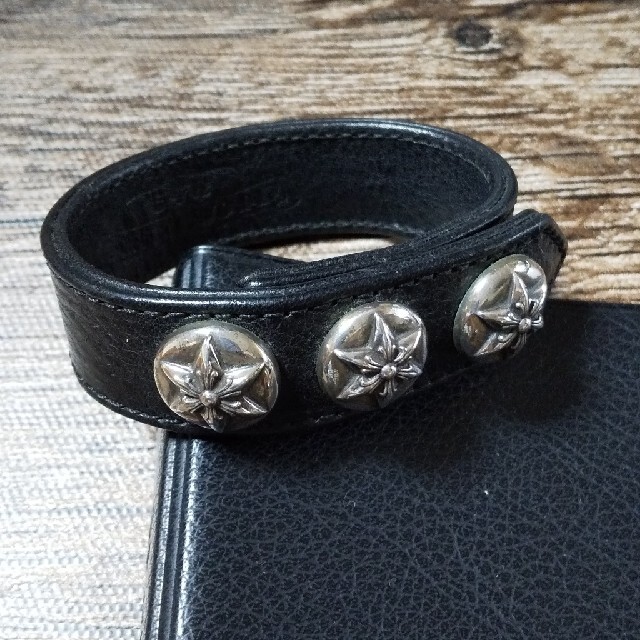 【CHROME HEARTS】レザーブレスレット☆3スターボタン